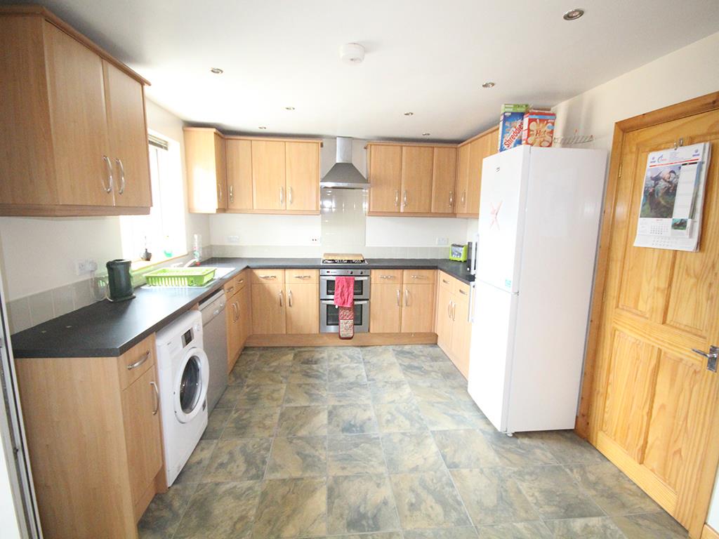 4 bedroom semi-detached house To Let in Earby - IMG_3141.JPG